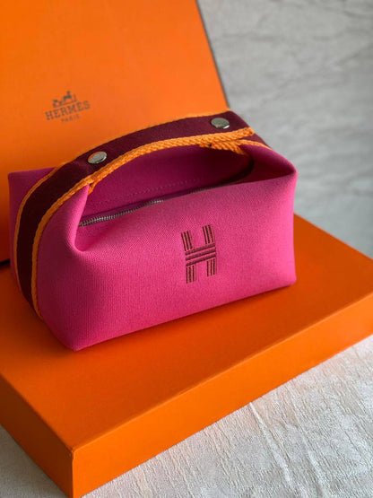 HERMES                                                            *Bride à brac Clutch Bag*                                    *Master Quality*
410 dhs

Zain179
♥️♥️♥️