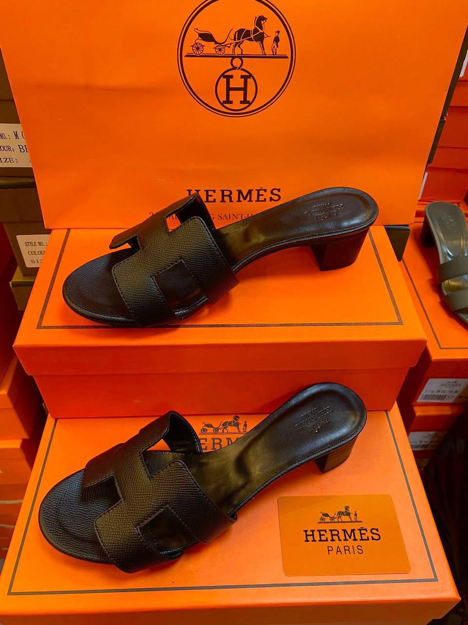 Hermes 

Heel New Arrived, 
Size 36 To 41

100 dhs 🇦🇪🇦🇪

Zain120
♥️♥️♥️