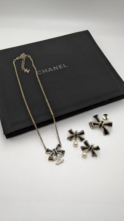 Chanel
*Master Quality* 
170 dhs💓 with Normal Box 🎁

Zain210
♥️♥️♥️