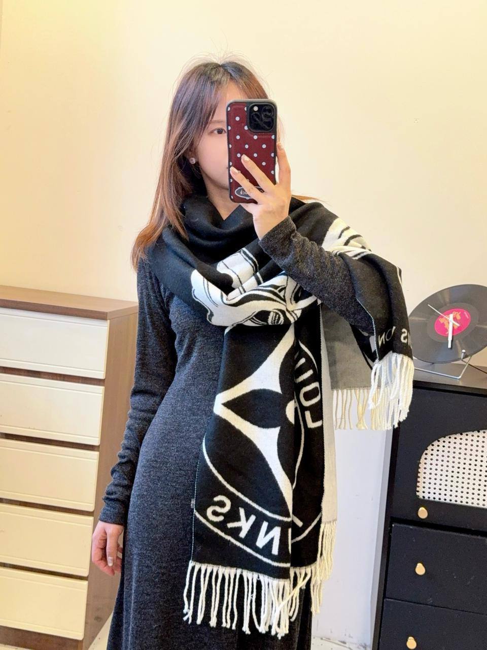 Scarf for winter 
180*68 cm
45 dhs🪙💕

Zain17
♥️♥️♥️