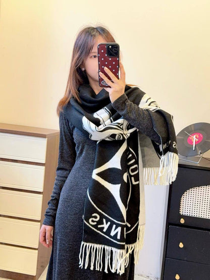 Scarf for winter 
180*68 cm
45 dhs🪙💕

Zain17
♥️♥️♥️