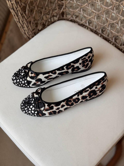 CHANEL 🪙
Size: 36 to 41
Super master quality 
450 dhs✅

Zain198
♥️♥️♥️