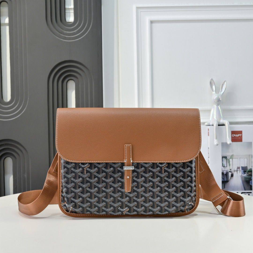 Goyard

With box
🎁🎁🎁

 size：32×4×25  
115 dhs❤️

Zain114
♥️♥️♥️