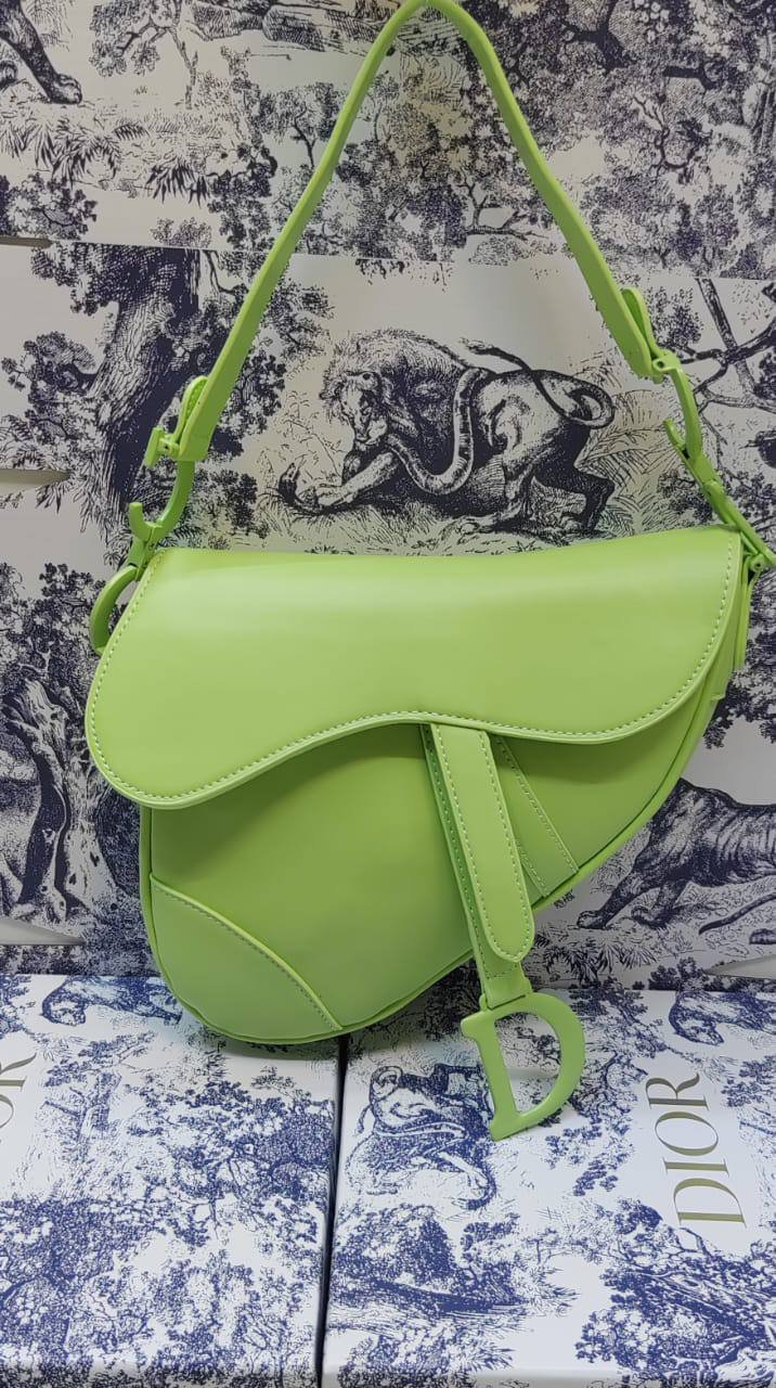 Dior

with box
🎁🎁🎁

110 dhs🪙🌨️

Zain143
♥️♥️♥️