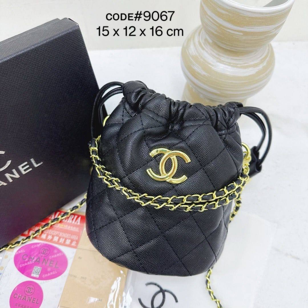 CHANEL ᴍɪɴɪ ᴅʀᴀᴡsᴛʀɪɴɢ
ʙᴜᴄᴋᴇᴛ ʙᴀɢ ʙʟᴀᴄᴋ
ǫᴜɪʟᴛᴇᴅ ᴄᴀᴠɪᴀʀ ʟᴇᴀᴛʜᴇʀ
ᴡɪᴛʜ ɢᴏʟᴅ ᴛᴏɴᴇ ʜᴀʀᴅᴡᴀʀᴇ
ʜᴀs ᴀ ᴄʜᴀɪɴ ʙᴇʟᴛ sᴛʀᴀᴏ
sɪᴢᴇ : 15 cm
ᴡɪᴛʜ BOX
🎁🎁🎁

70 dhs🌺

Zain31
♥️♥️♥️