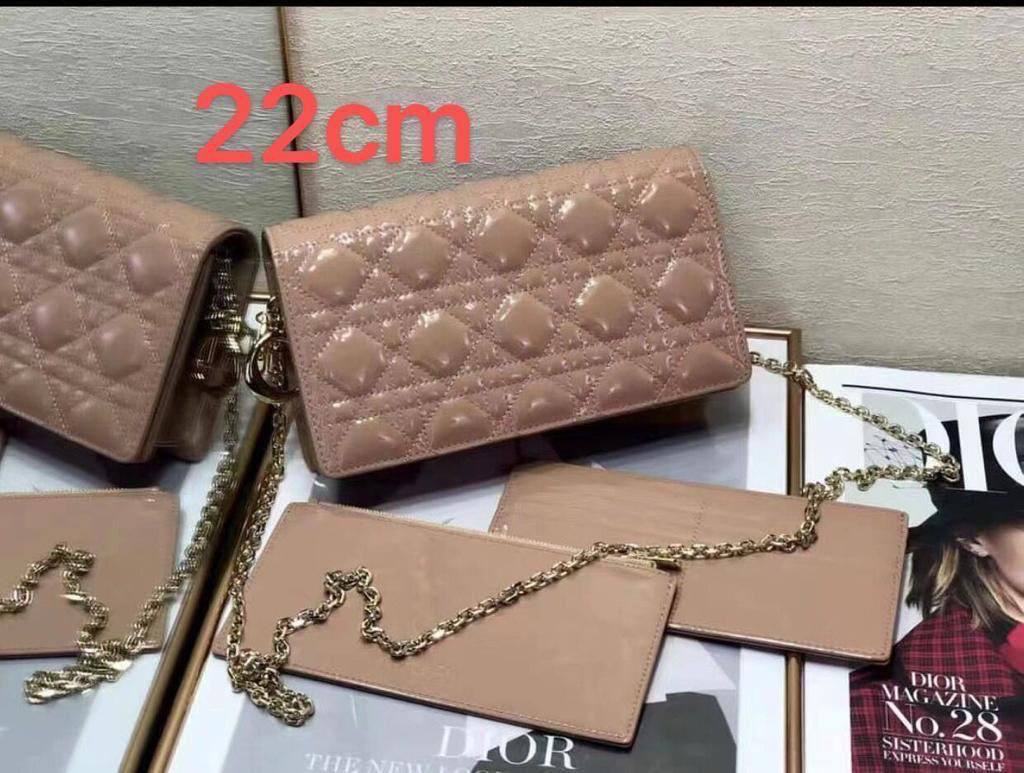 DIOR 

95 dhs🌺

with box
🎁🎁🎁

Zain90