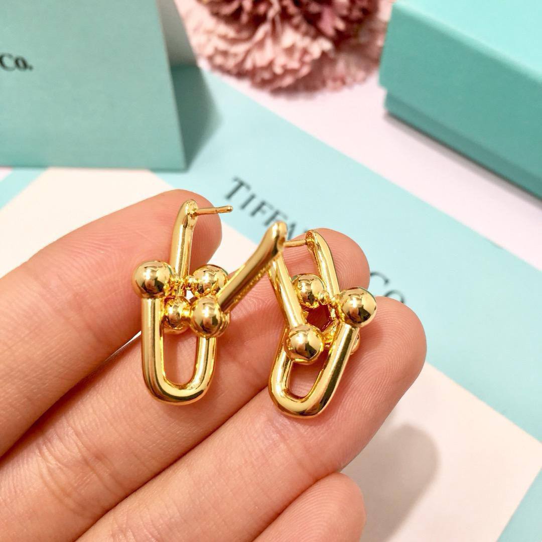 Tiffany Set* 💎
Necklace 
Earrings 
Bracelet 
*Master Quality* 💐

*180* AED normal box 📦

Zain48
♥️♥️♥️