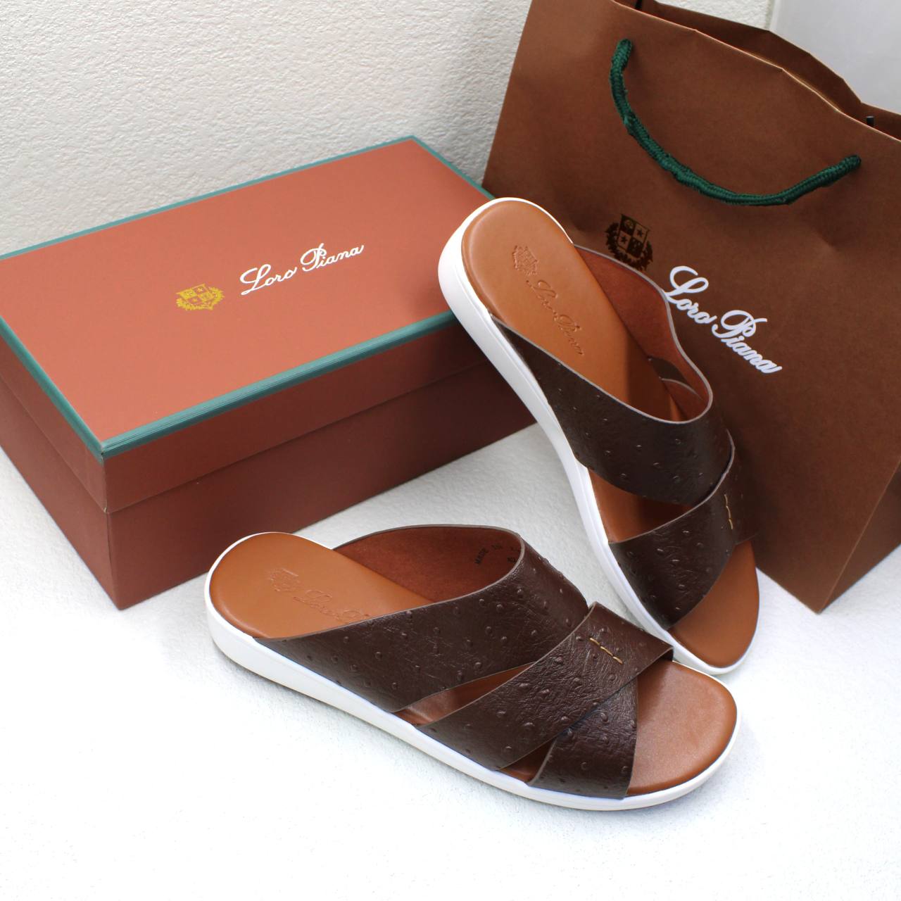 LORO PIANA SANDAL MEN 
SIZE 39 TO 46

180 dhs🪙🌺

Zain58
♥️♥️♥️