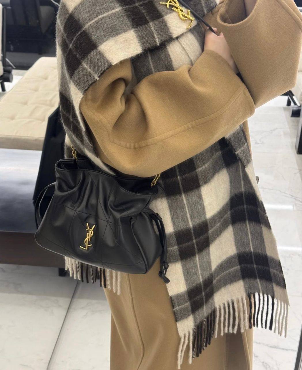 YSL
110 dhs🗽
SIZE：26×18×12.5cm
Good quality 

with box
🎁🎁🎁

Zain35
♥️♥️♥️