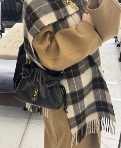 YSL
110 dhs🗽
SIZE：26×18×12.5cm
Good quality 

with box
🎁🎁🎁

Zain35
♥️♥️♥️