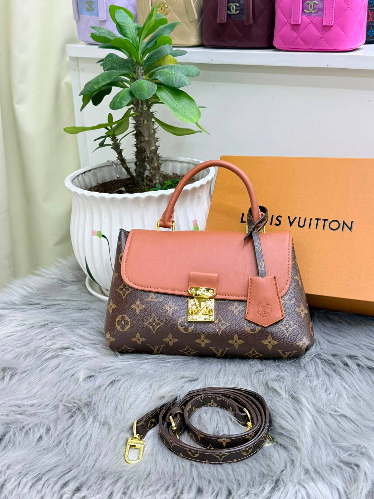 LV

SIZE  23CM 
With BOX

110 dhs🇦🇪🇦🇪

Zain51
♥️♥️♥️