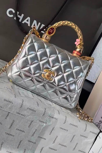 Chanel

130 dhs
High-quality 

With magnetic box

Zain35 
Zain26
♥️♥️♥️