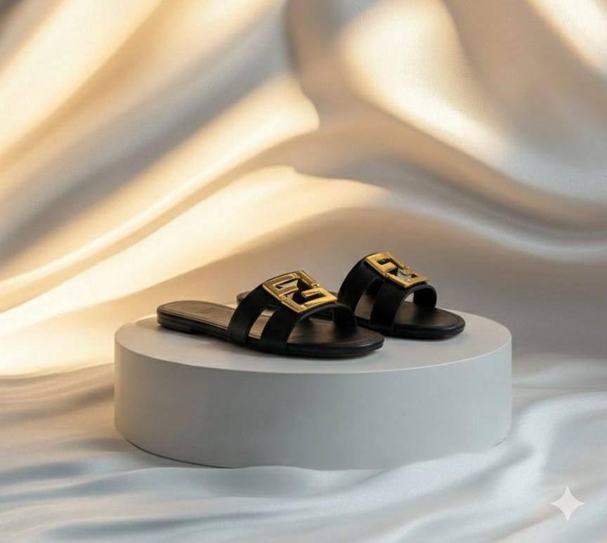 FENDI 
☘️ *SIZE  36  to 41 ☘️                                                                                                       
180 dhs🪙🌨️

Zain224
♥️♥️♥️