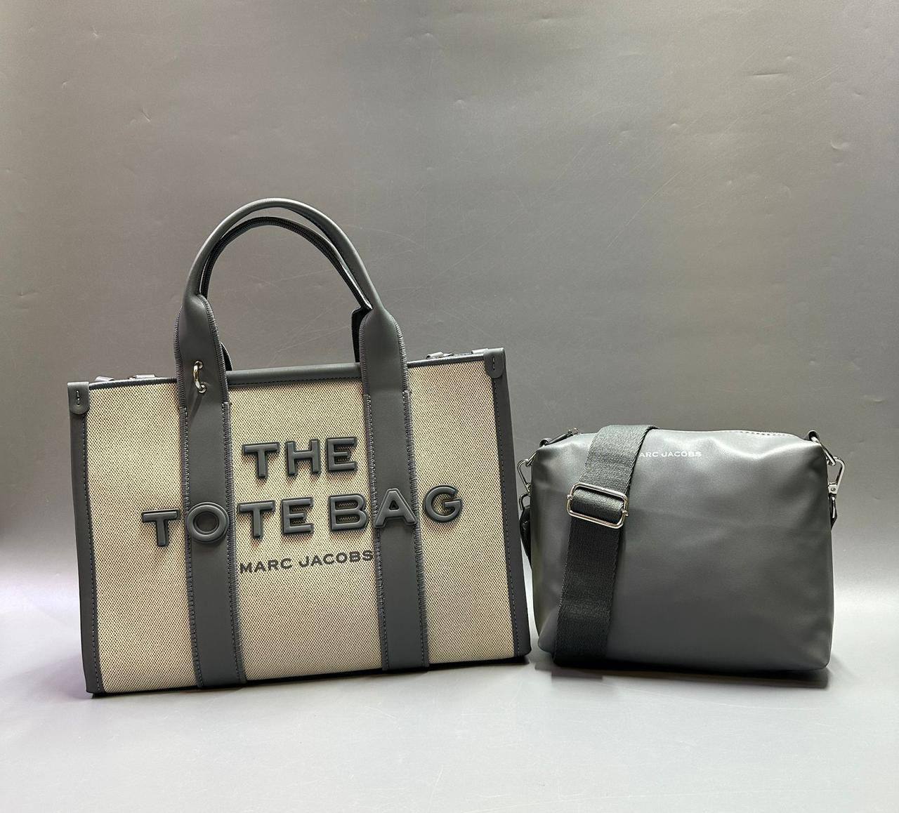 MARC JACOBS 
THE TOTE BAG 
GOOD QUALITY 
120 dhs✅

Zain39
♥️♥️♥️