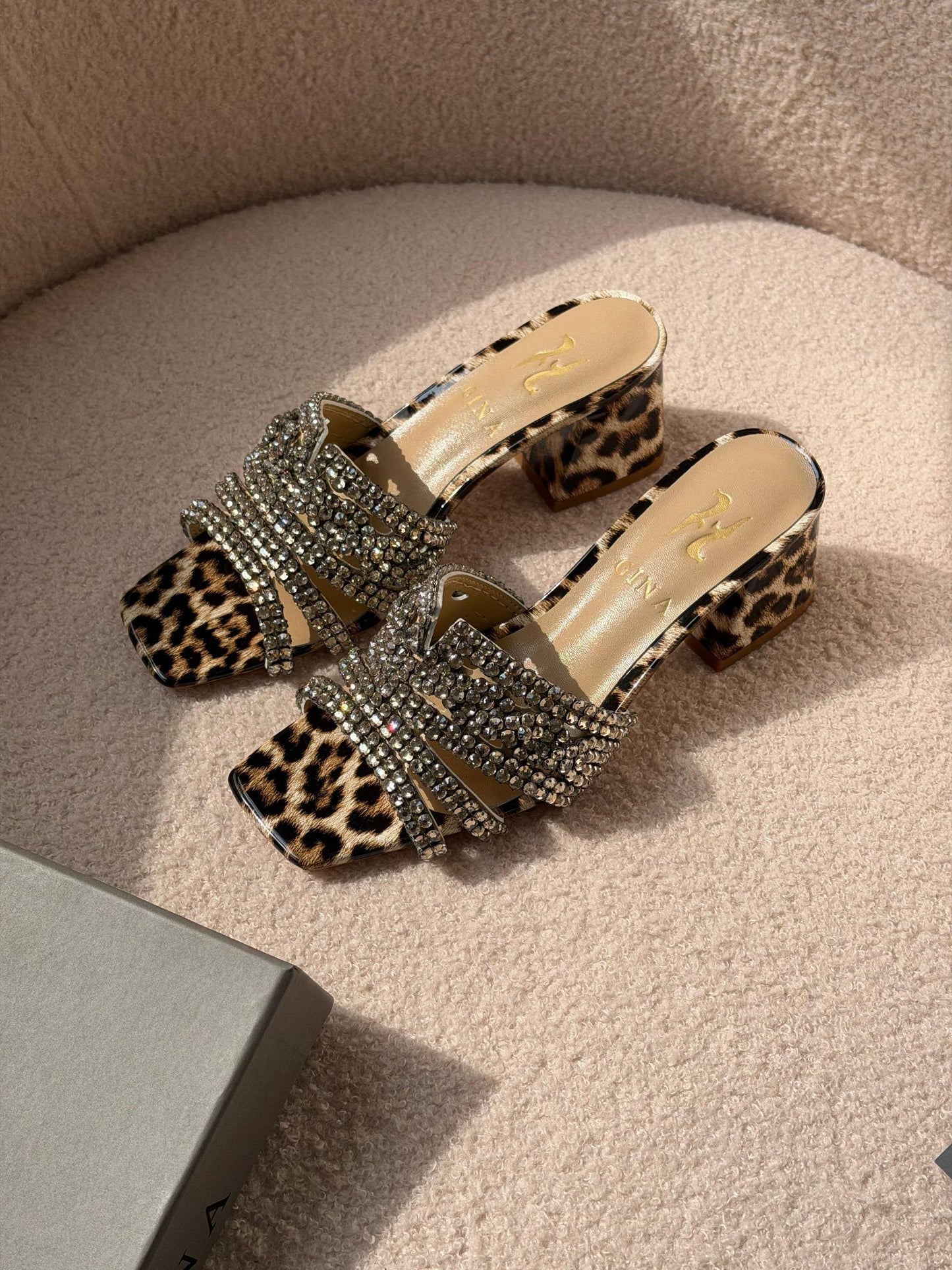 𝐆𝐈𝐍𝐀 ⚡️
𝐀𝐀𝐀 𝐐𝐔𝐀𝐋𝐈𝐓𝐘 💫
𝐬𝐢𝐳𝐞: 36 𝐭𝐨 42 
480 dhs💓

Zain81
♥️♥️♥️