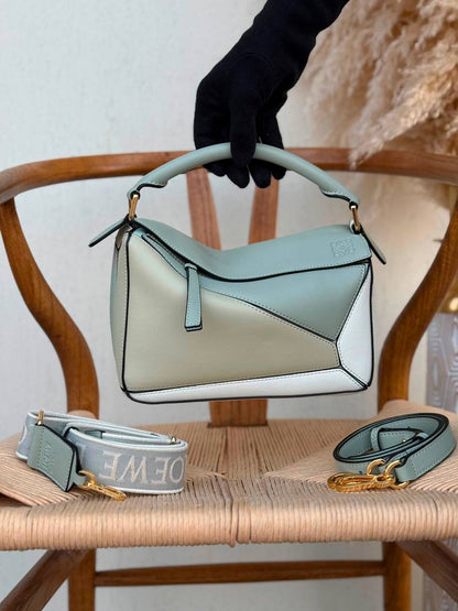 LOEWE
24cm
340 dhs🇦🇪🇦🇪
Top quality 
With box🎁

Zain167
♥️♥️♥️