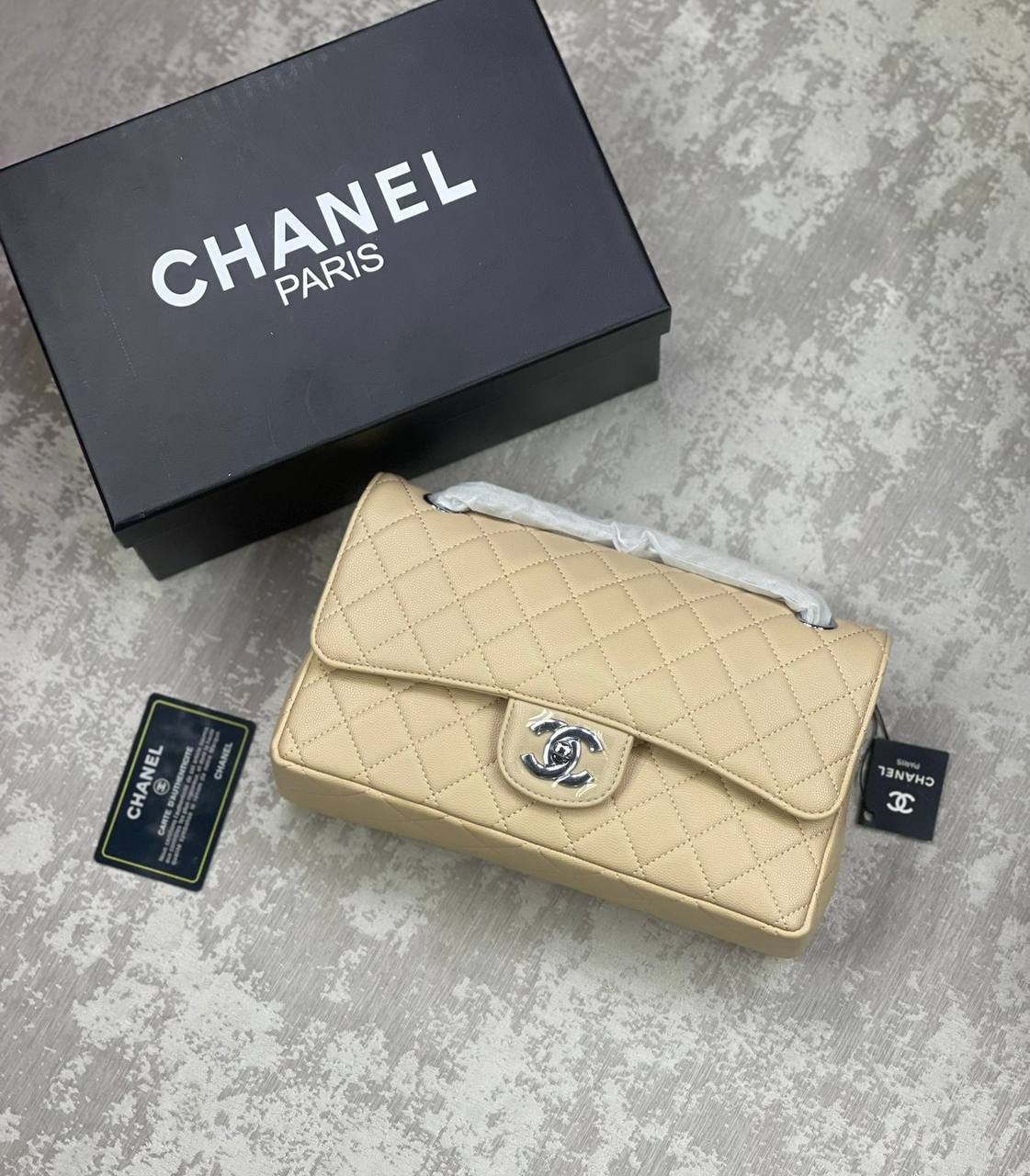 Chanel
 copy one quality
140 dhs✅

with box
🎁🎁🎁

Zain175
♥️♥️♥️