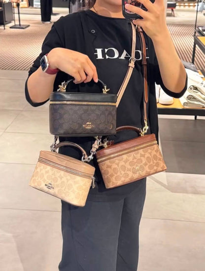 COACH NEW CAME HIGH QUALITY WITH BOX  
110 dhs🇦🇪🇦🇪

Zain295
♥️♥️♥️