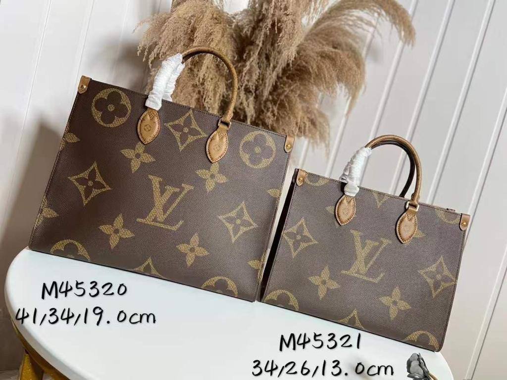 LV
105 dhs🪙
size：41cm
95 dhs🪙
size：35cm
Good quality

Zain35
♥️♥️♥️