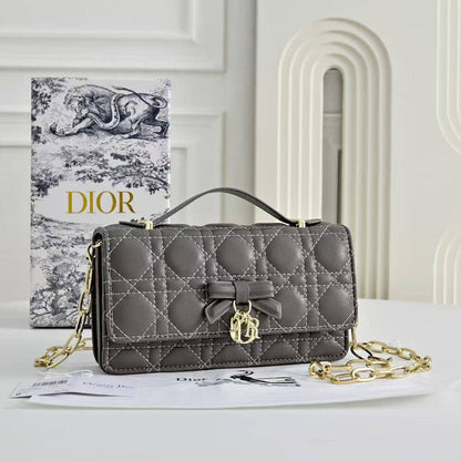 Dior
110 dhs🇦🇪🇦🇪
with box
size 21.5cm

Zain26
♥️♥️♥️
