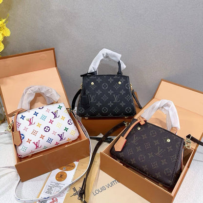 LV
20*14*7 cm 
With box
🎁🎁🎁

75 dhs🪙🌨️
offer Limit Stock ⛔️

Zain17
♥️♥️♥️