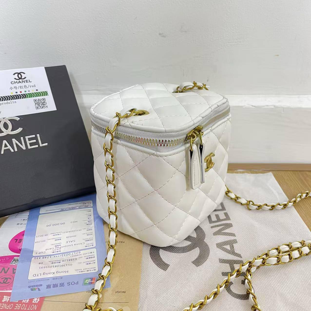 Chanel
13*12*11cm

With box
🎁🎁🎁

65 dhs🪙🖤

Zain17
♥️♥️♥️
