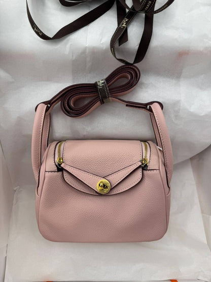 Hermes
20. Cm. 
Nice. Backing. High. Quality. 
330 dhs🪙🌨️

Zain131
♥️♥️♥️