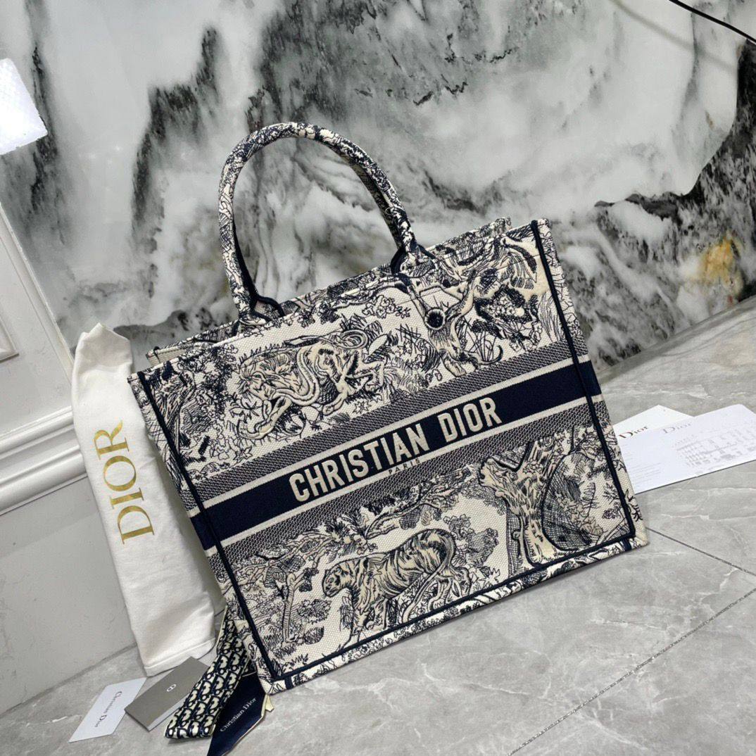 Dior Master
For Price 👇 WTSP Text Zain 0568585901

Zain192
♥️♥️♥️