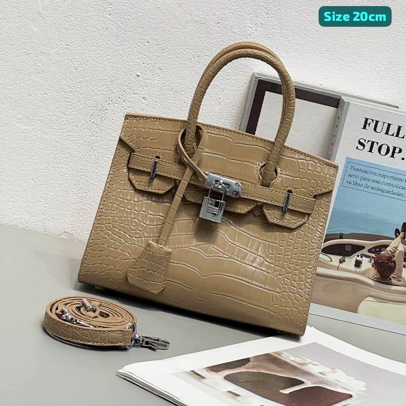 Hermes
Good quality 
with box
🎁🎁🎁

95 dhs🪙🌨️

Zain158
♥️♥️♥️