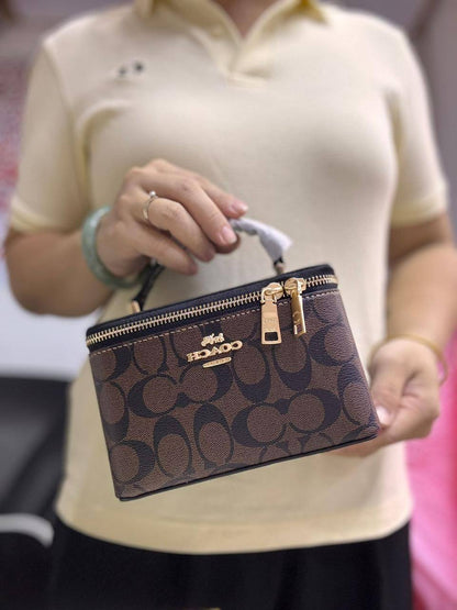 💗 Coach
1⃣️ First quality +🎁
Size: 18 * 11 cm
85 dhs🪙🌨️

with box🎁

Zain115
♥️♥️♥️