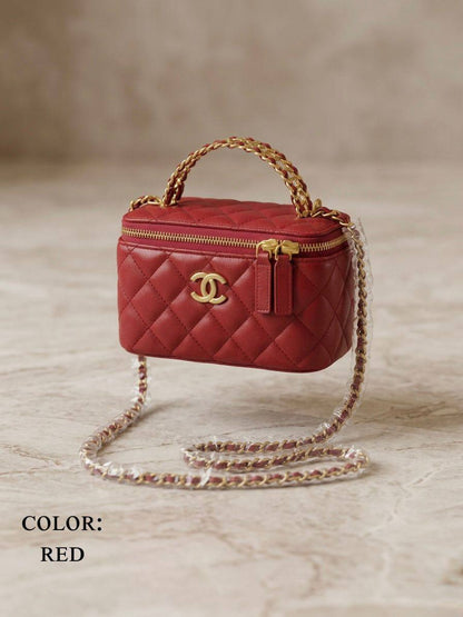 Chanel ᴠᴀɴɪᴛʏ ᴛᴏᴘ ʜᴀɴᴅʟᴇ
ᴍɪʀʀᴏʀ ɪɴsɪᴅᴇ
ᴡɪᴛʜʙᴏx🎁
Caviar ᴍᴀᴛᴇʀɪᴀʟ 
sɪᴢᴇ:18ᴄᴍ
100 dhs✅

Zain56
♥️♥️♥️