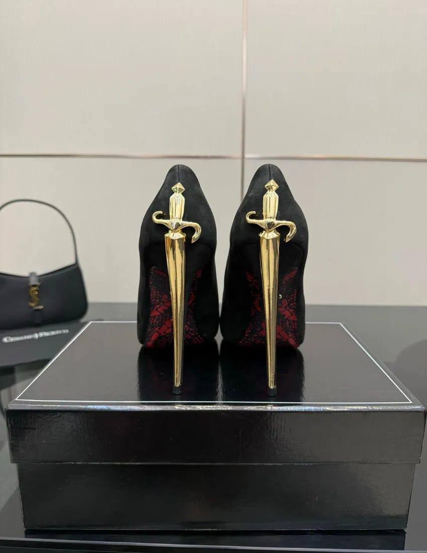 PACIOTTI  
☘️ *SIZE  36  to 41 ☘️                                                                                                       
280 dhs✅

Zain224
♥️♥️♥️