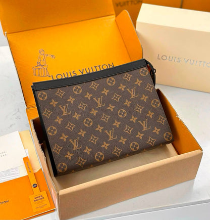 LOUIS VUITTON 

HAND BAG 
POUCH NEW 
CAME GOOD 
QUALITY WITH BOX

85 dhs🇦🇪🇦🇪🇦🇪

Zain39
Zain295
♥️♥️♥️