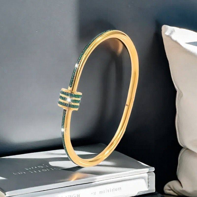 New arrival Stainless steel bangle Non tarnish 
30 dhs✅

Zain243
♥️♥️♥️