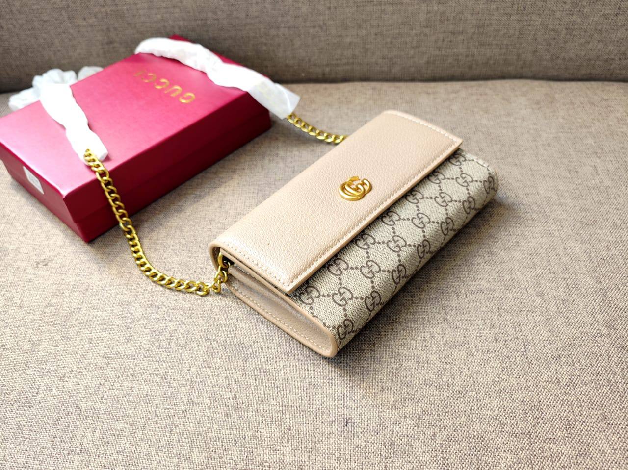 Gucci
85 dhs💓

with box
🎁🎁🎁

Zain26
♥️♥️♥️