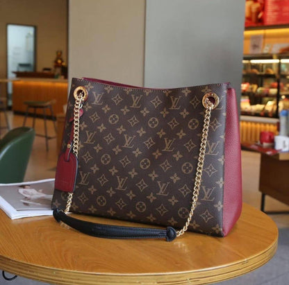 Lv Medium Size
Good Quality 
110 dhs🪙💕

Zain250
♥️♥️♥️