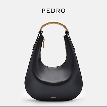 Pedro 
Size 27*19*4
Good quality 
90 dhs🪙🌹

Zain17
♥️♥️♥️