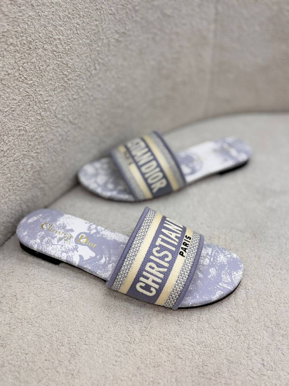 Dior  
100 dhs✅
Size 36-42

Zain55
♥️♥️♥️
