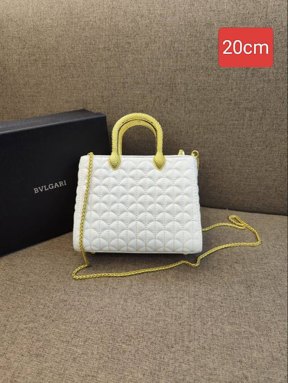 Moynat

110 dhs✅

with box
🎁🎁🎁

Zain26
♥️♥️♥️