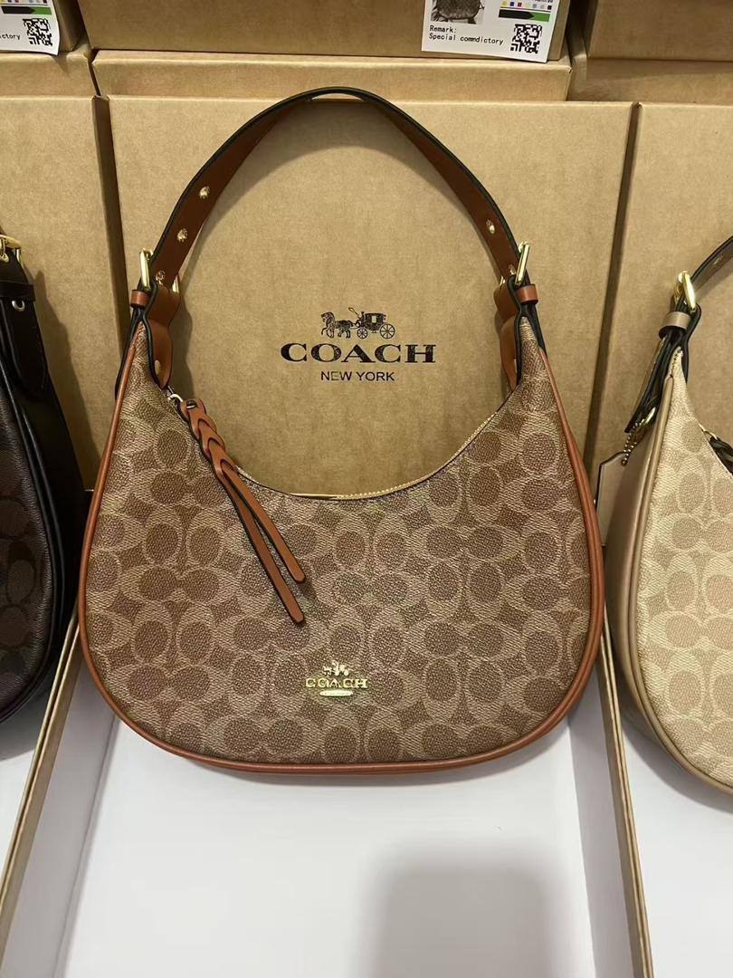 Coach
95 dhs🪙🖤
Size: 27 cm 

Zain35
♥️♥️♥️
