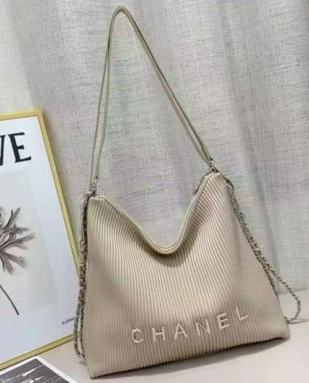 Chanel  
Good quality 
100 dhs✅

Zain232
♥️♥️♥️