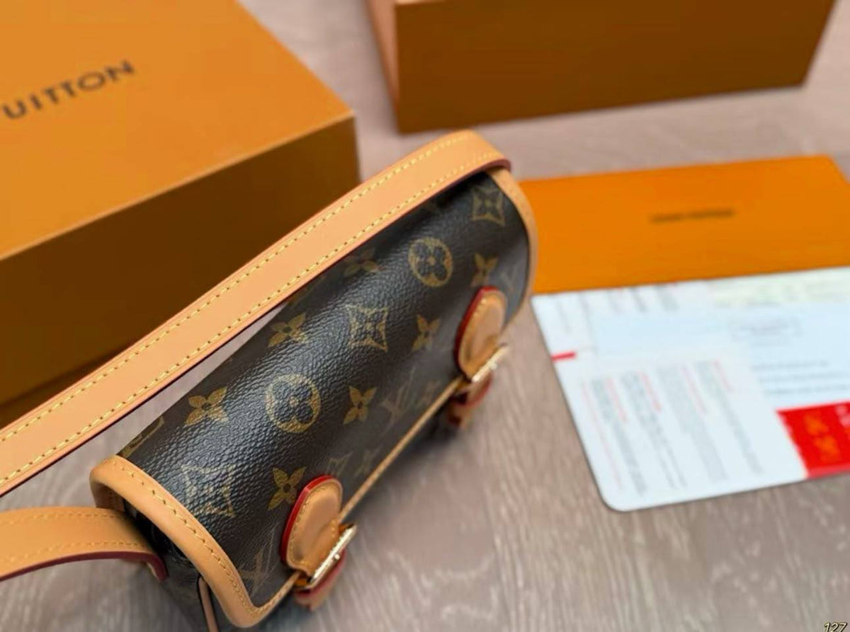 LV

NEW CAME 
HIGH QUALITY 

UNISEX WITH DOUBLE BOX

120 dhs🇦🇪🇦🇪
Zain39
♥️♥️♥️