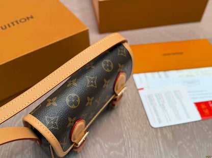 LV

NEW CAME 
HIGH QUALITY 

UNISEX WITH DOUBLE BOX

120 dhs🇦🇪🇦🇪
Zain39
♥️♥️♥️