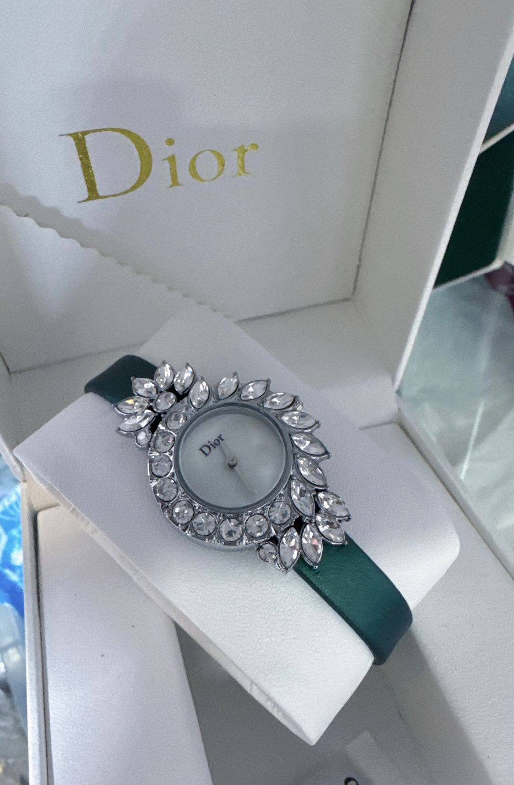 Leather belt ladies 
55 dhs🇦🇪🇦🇪

Zain45
♥️♥️♥️