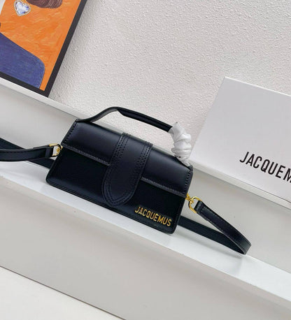 JACQUEMUS 

NEW CAME 

GOOD QUALITY 

100 dhs🇦🇪🇦🇪

SIZE: 20cm
 
Zain295
♥️♥️♥️