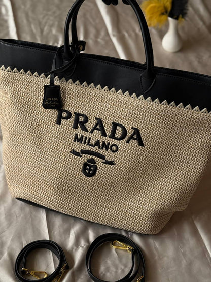 Available Again✨✨✨
PRADA
31cm
400 dhs🪙💕
Top quality

Zain167
♥️♥️♥️