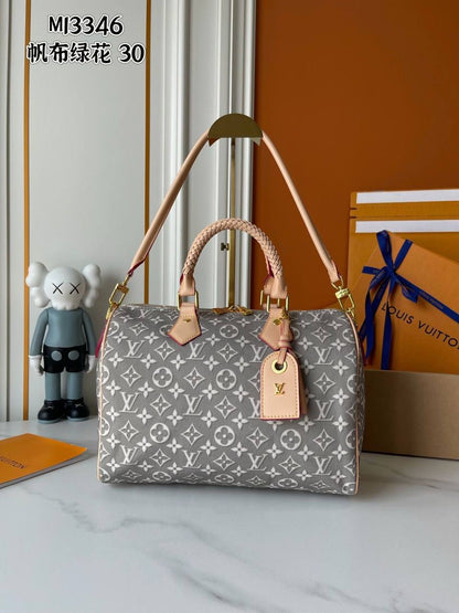 Lv Speedy
Master🌺🌺
 45cm   
320 dhs💓

Zain114
♥️♥️♥️