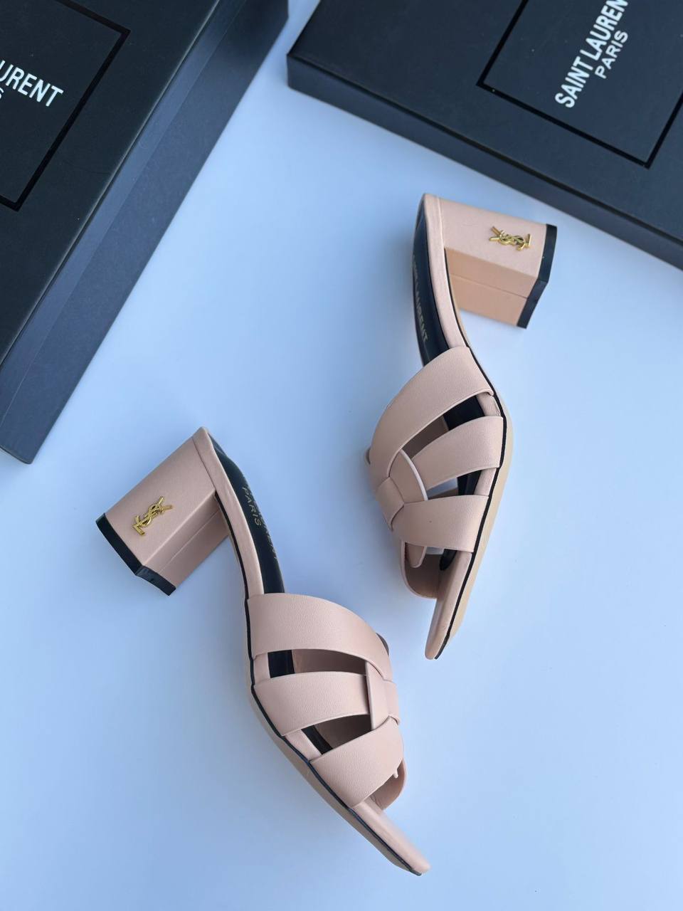YSL
110 dhs🪙💚
Size 36-42

Zain55
♥️♥️♥️