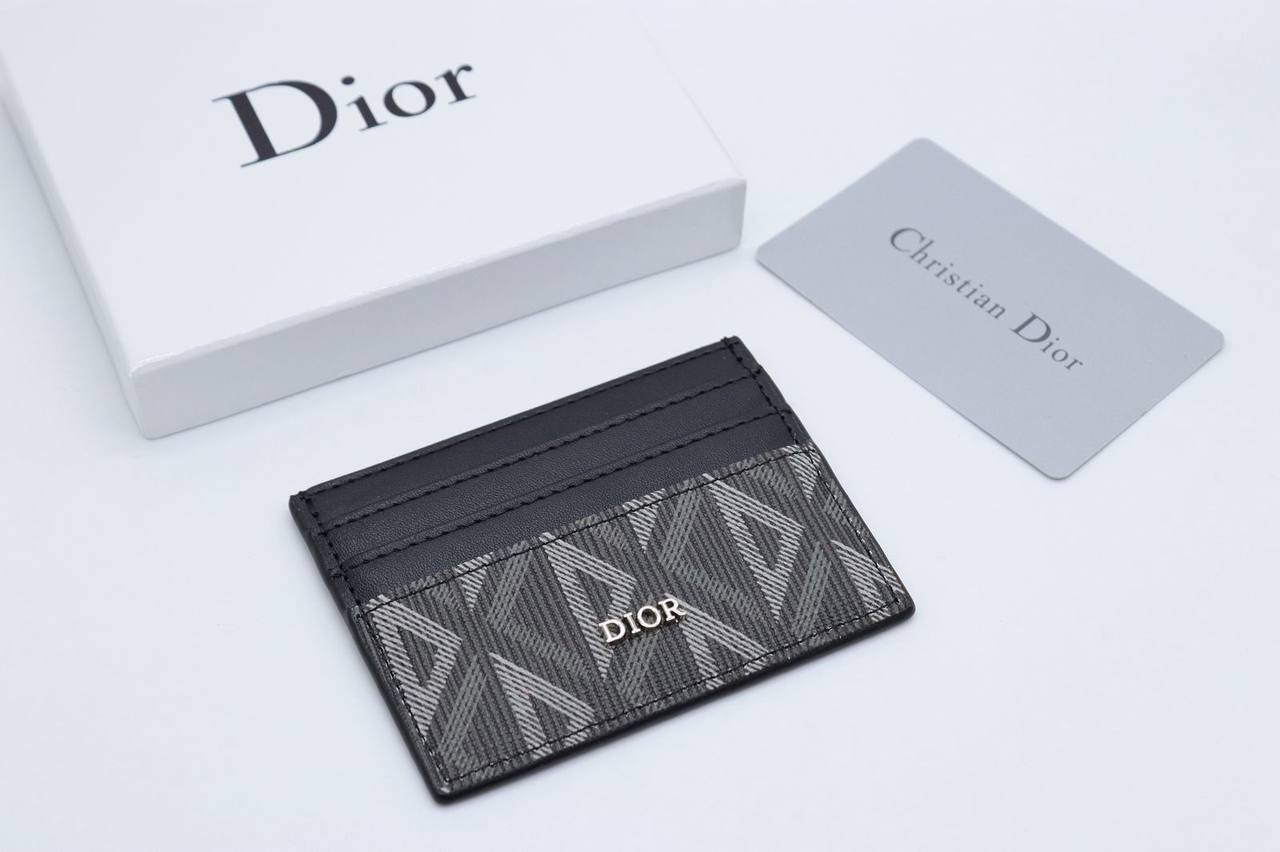 Card holder
35 dhs🪙💕

Zain33
♥️♥️♥️