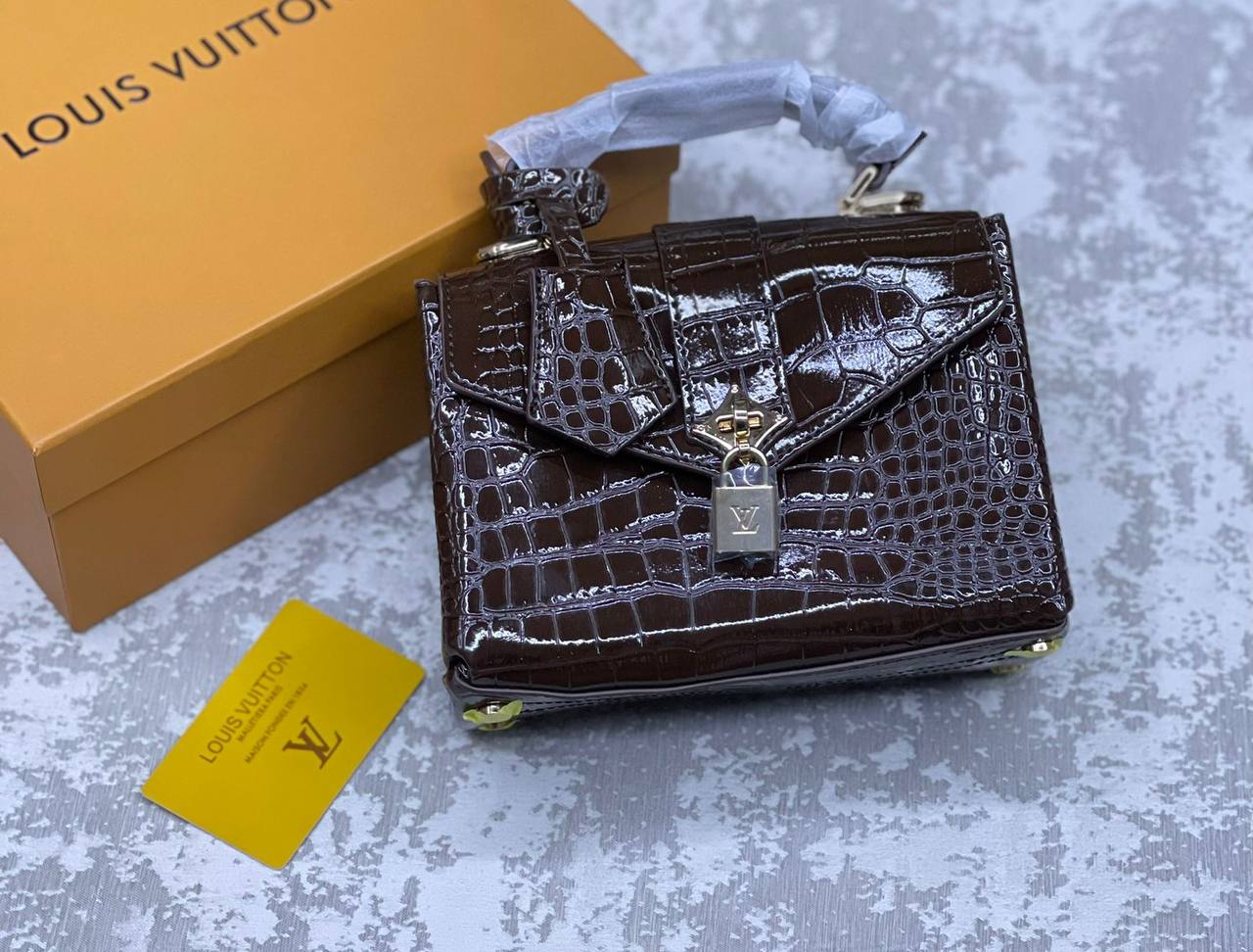 LV
with box
🎁🎁🎁

110 dhs✅

Zain175
♥️♥️♥️